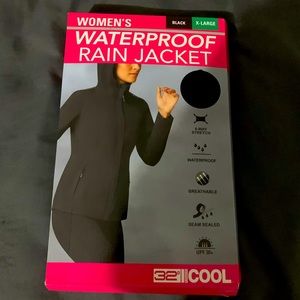 32 Degrees Cool Women's 
Waterproof Rain Jacket